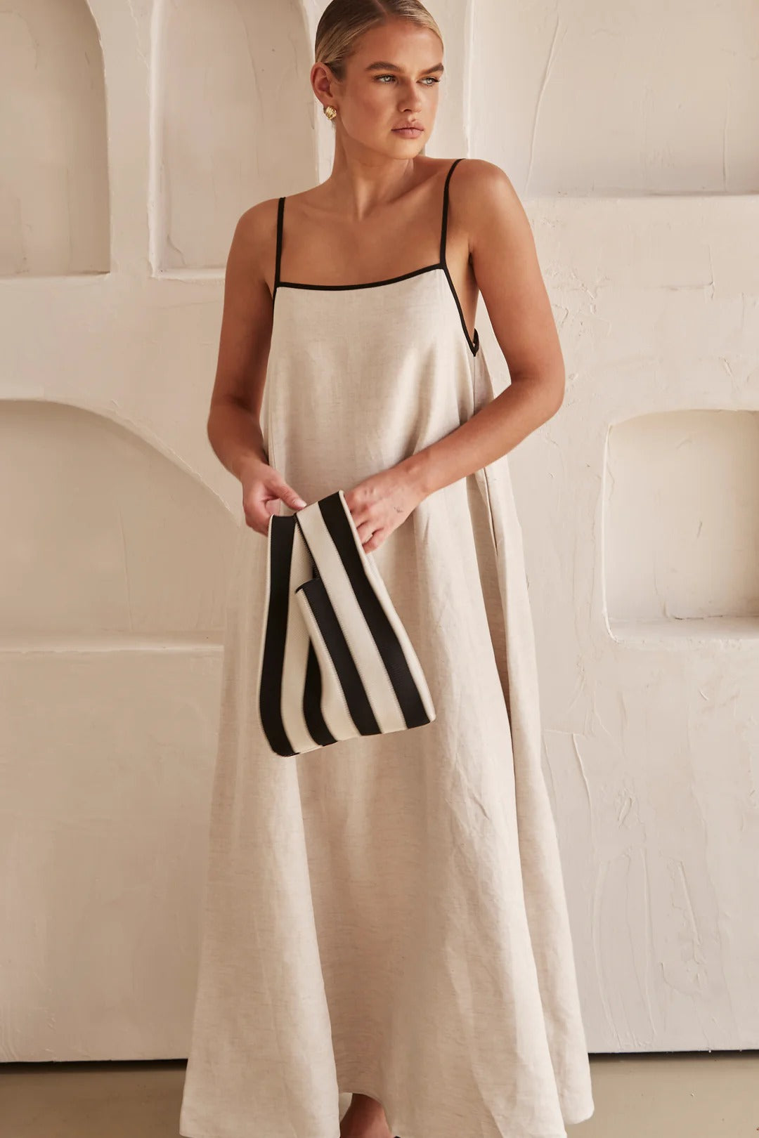 Dames Zwarte Lange Jurk Minimalistische Elegantie met Spaghettibandjes - Emma-5