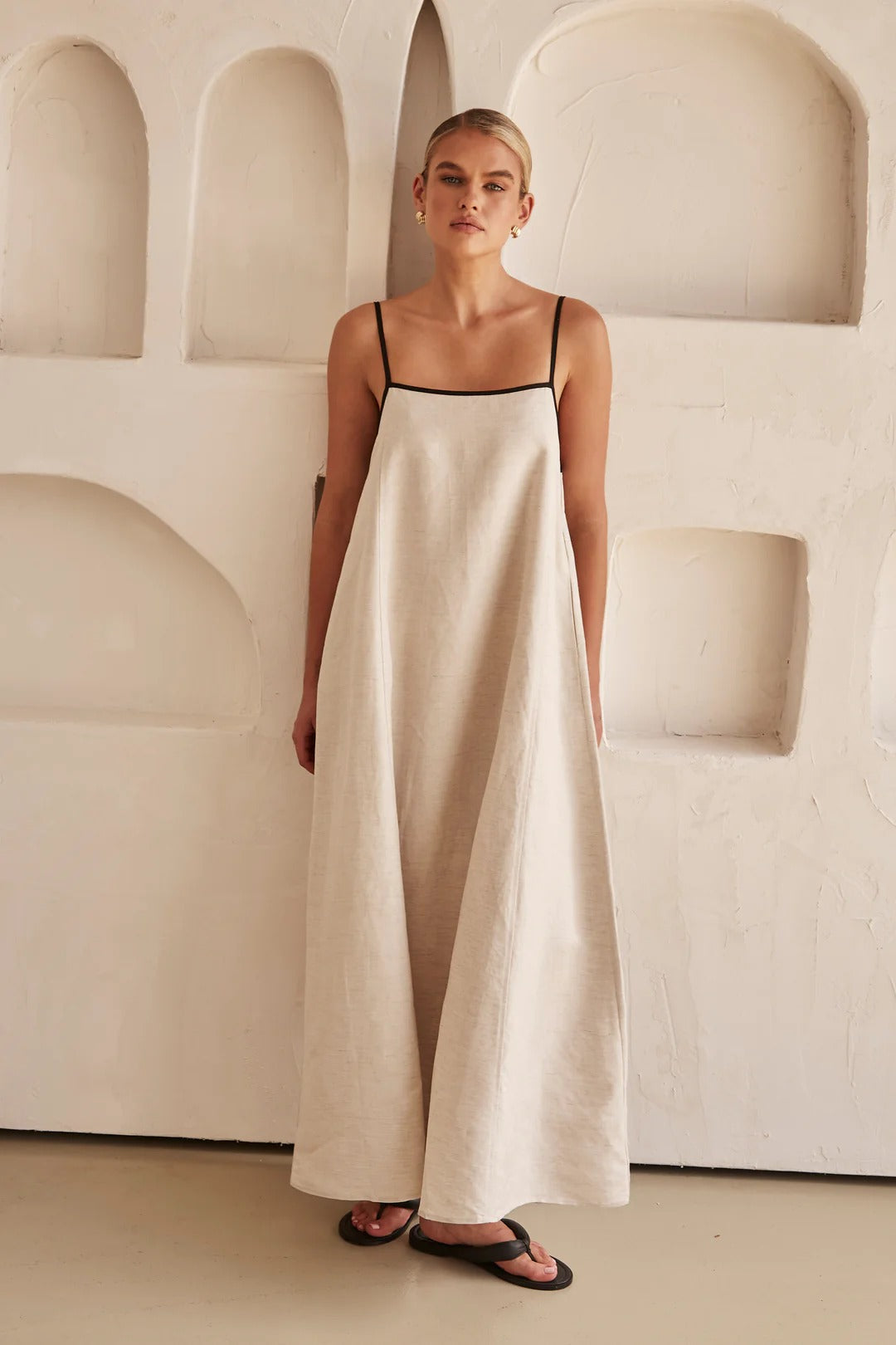 Variant image for Dames Zwarte Lange Jurk Minimalistische Elegantie met Spaghettibandjes - Emma-1