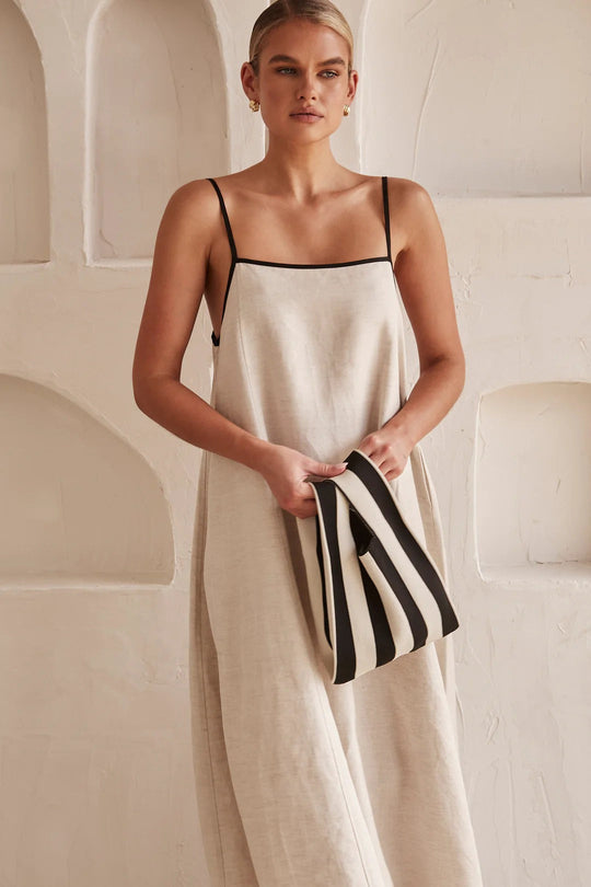 Dames Zwarte Lange Jurk Minimalistische Elegantie met Spaghettibandjes - Emma-4