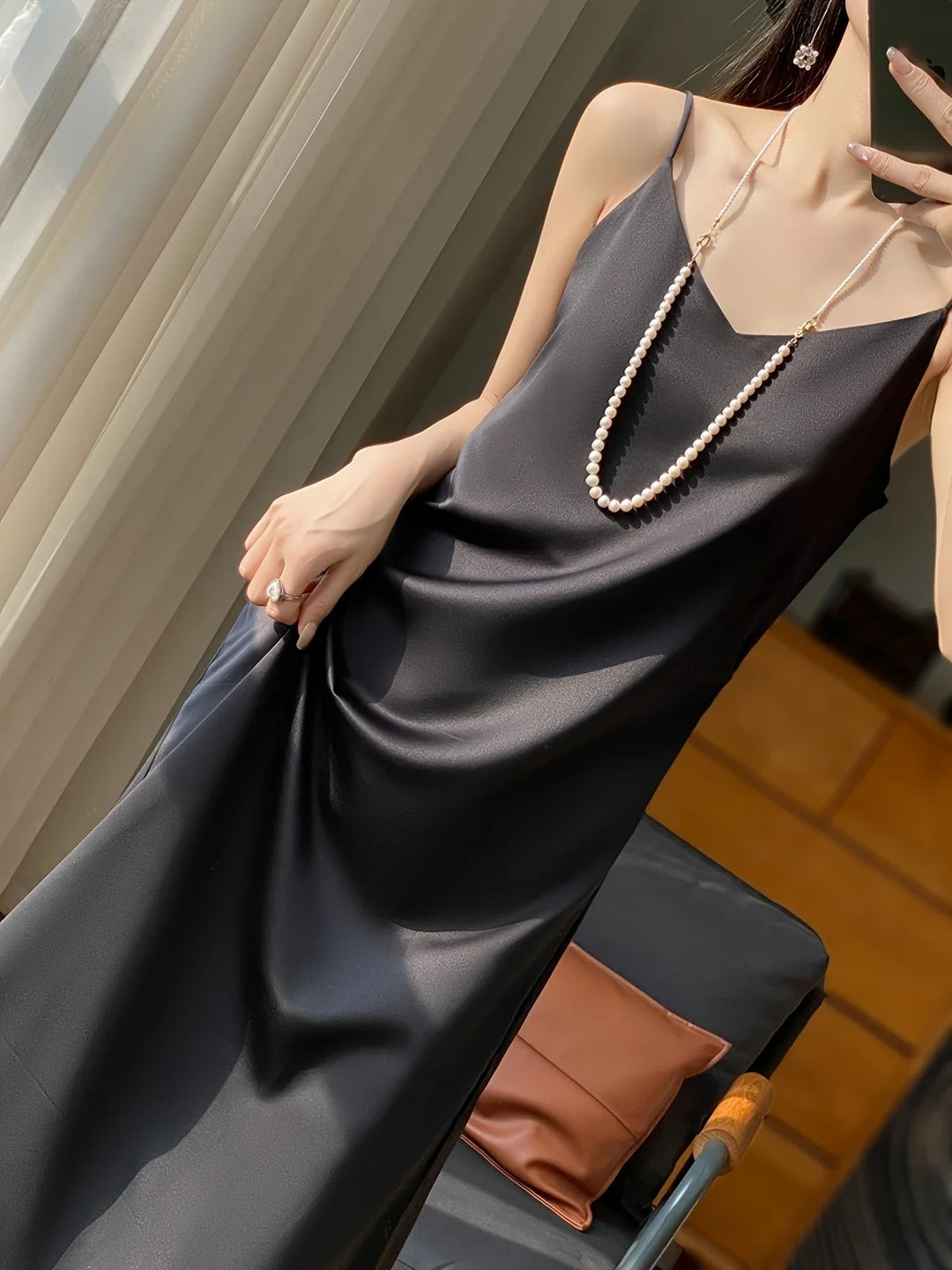 Dames Midi Jurk Luxe Satijn V-hals Mouwloos - Sophie-1