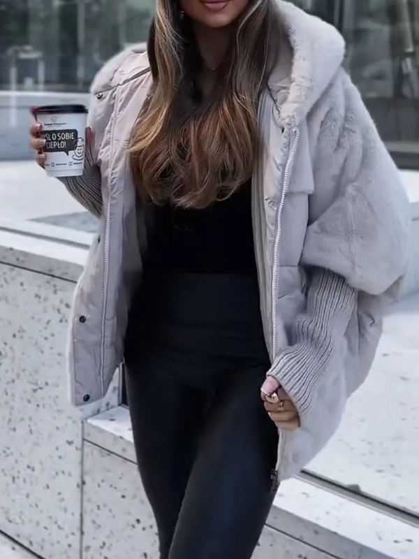 Dames winterjas met volumineuze capuchon en gelaagd silhouet