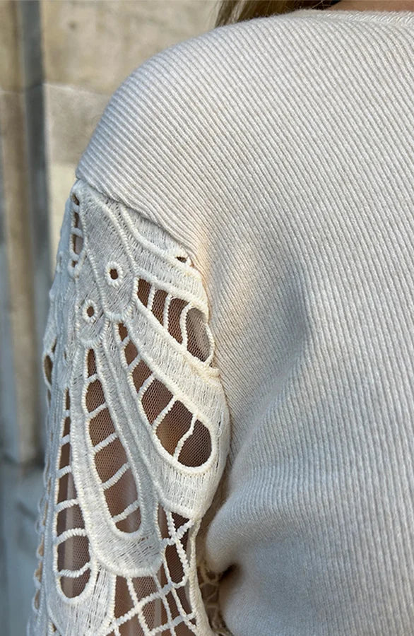 Florence - Elegante trui met kanten manchetten aan de mouwen