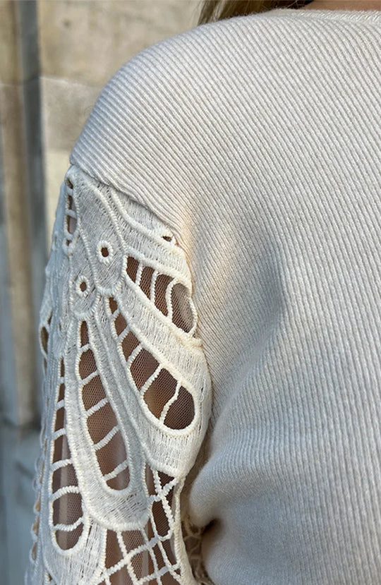 Florence - Elegante trui met kanten manchetten aan de mouwen