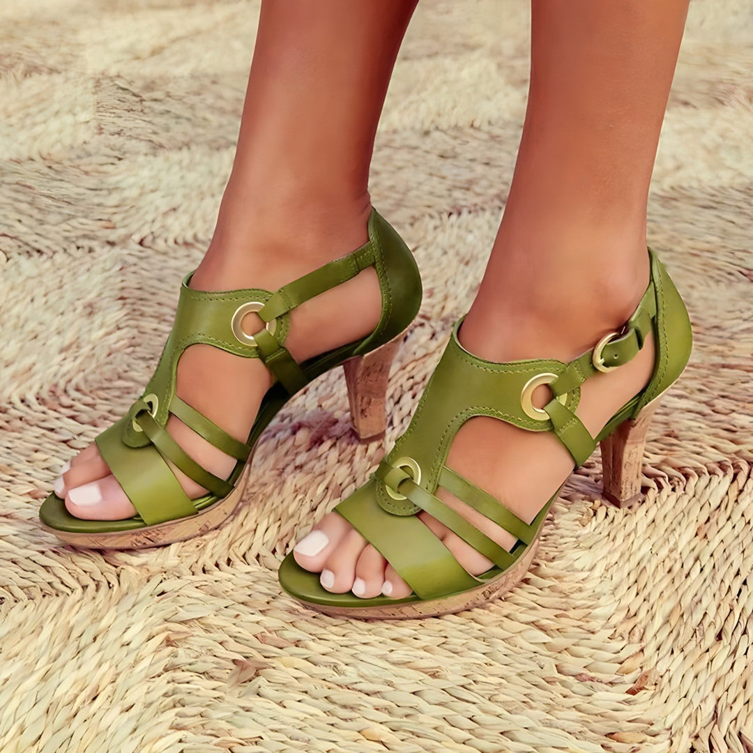 Sandalen in avontuurlijke stijl met hoge hak